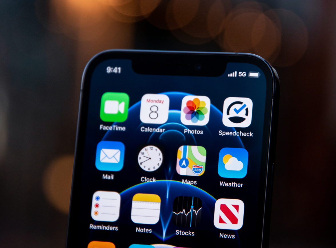 芗城苹果手机维修分享为什么 iPhone 12 在冬季会自动关机 